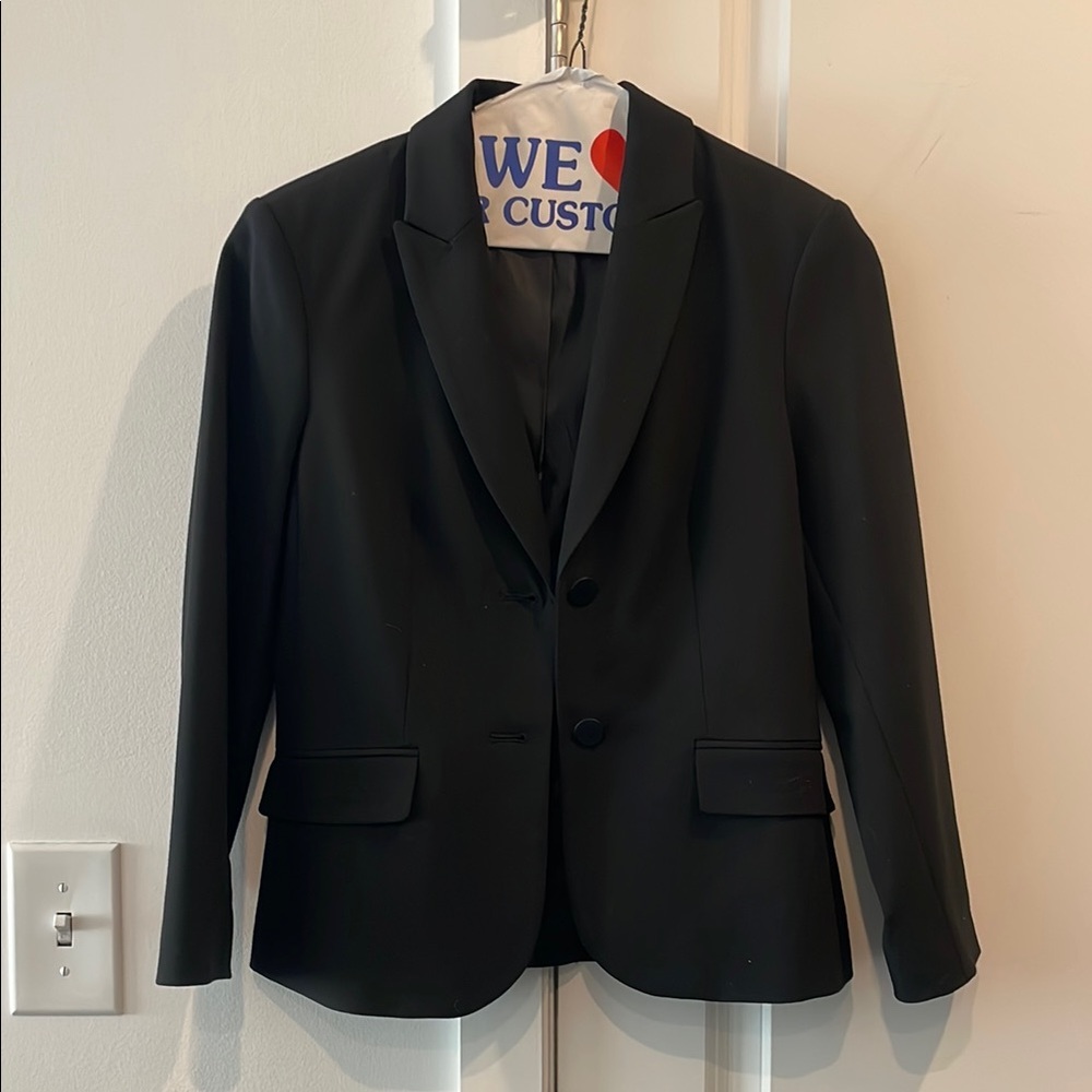 Calvin Klein Black Blazer with Notched Lapels and Tailored Fit